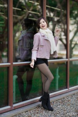 白丝美女喷水
