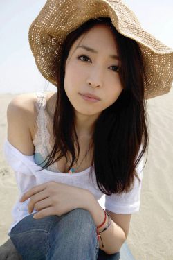 强行扒开她双腿撕烂内裤