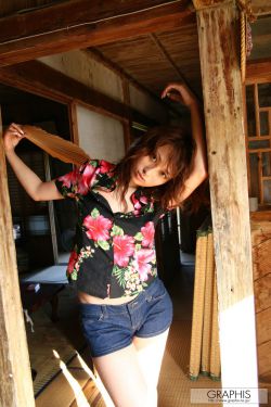 男人把小叽叽戳进女人屁股里